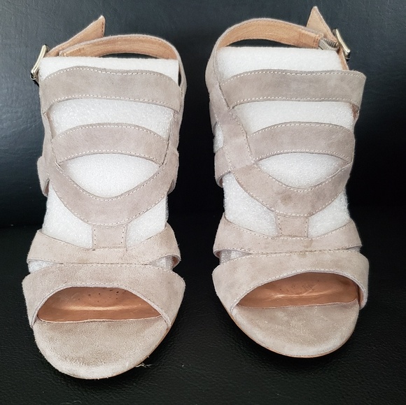 SHOES - Picture 3 of 6